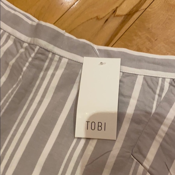 Tobi grey and white striped shorts - Picture 2 of 3